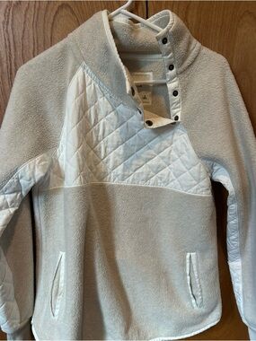 Cozy Pullover Light Gray and White Abercrombie & Fitch Women’s Size Small